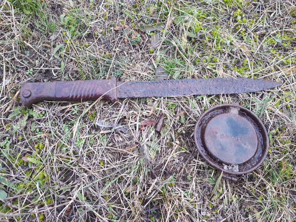 Knife-bayonet from Mauser 98k and cover from a condiment can named "Gewurz"