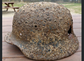 Wehrmacht helmet M40 / from Stalingrad