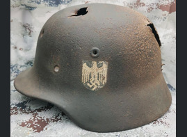 Wehrmacht helmet M40 / from Stalingrad