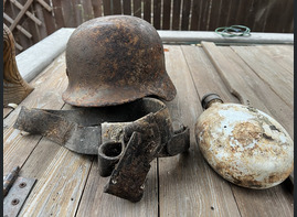 Wehrmacht helmet M40 + war items / from Stalingrad