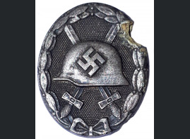 Wound badge by Carl Wild, Hamburg / from Stalingrad
