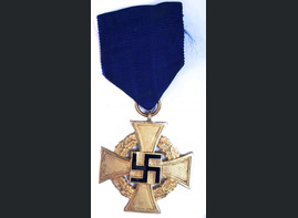 The Cross of 40 Years of Civil Service