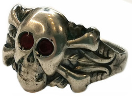 Silver ring with skull / from Stalingrad