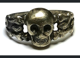 Third Reich skull ring / from Stalingrad