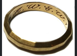 Gold wedding ring / from Crimea