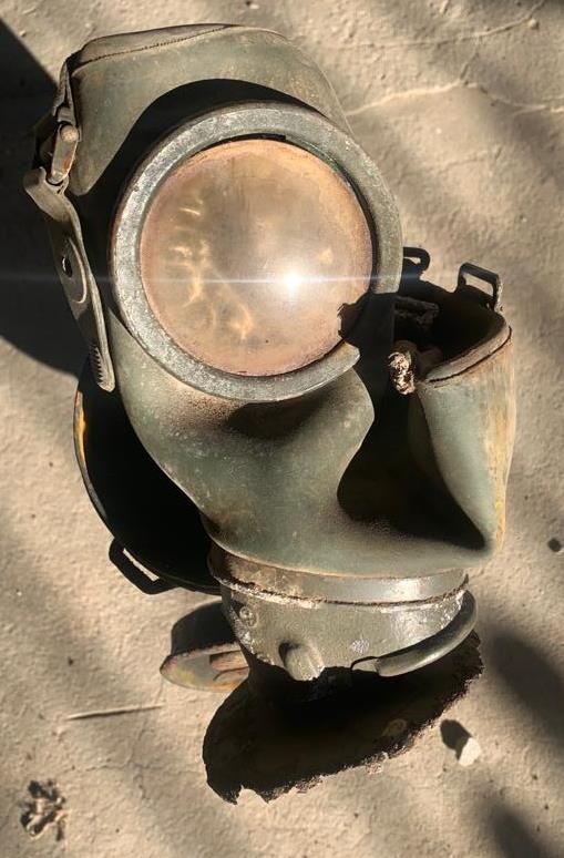 German gas mask with canister / from Stalingrad