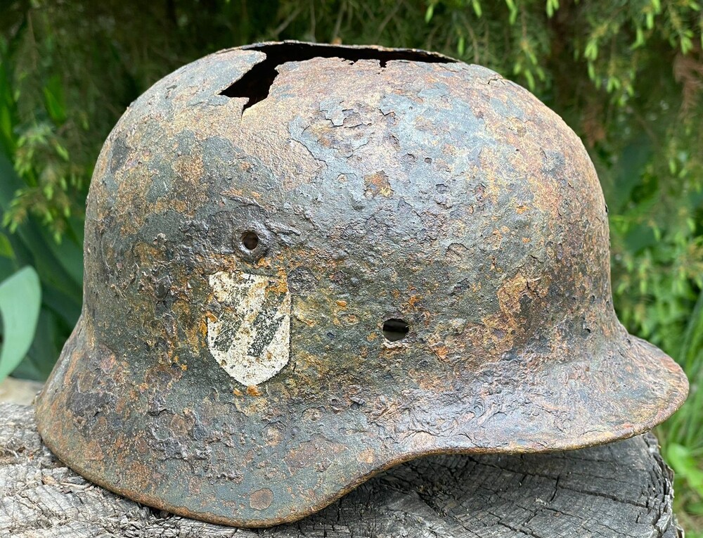 Waffen SS helmet M40 / from Rzhev
