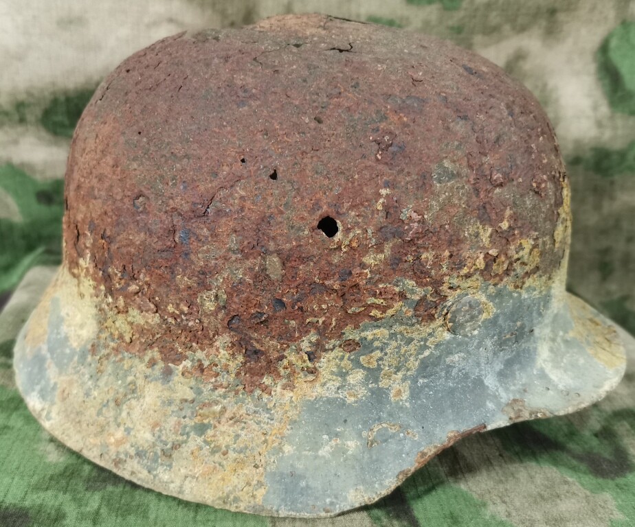 Wehrmacht helmet M40 / from Stalingrad