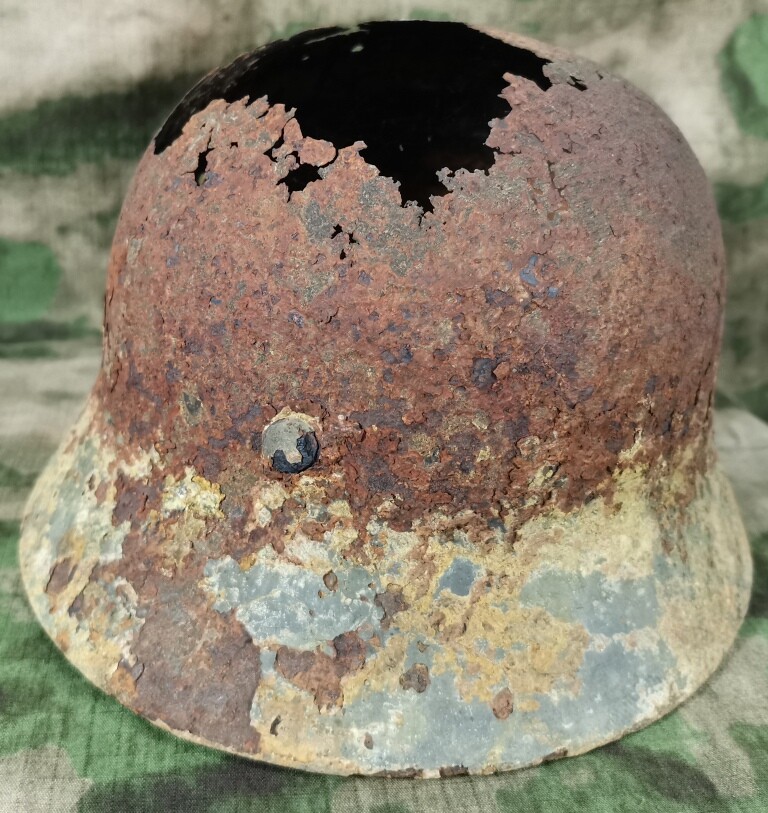 Wehrmacht helmet M40 / from Stalingrad