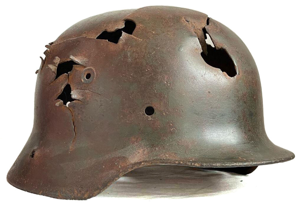 Wehrmacht helmet M40 / from Rzhev