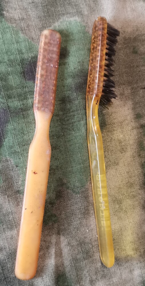 2 German toothbrushes / from Stalingrad 