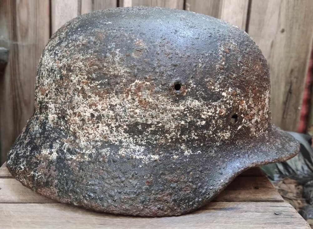 Winter camo German helmet M40 / from Stalingrad