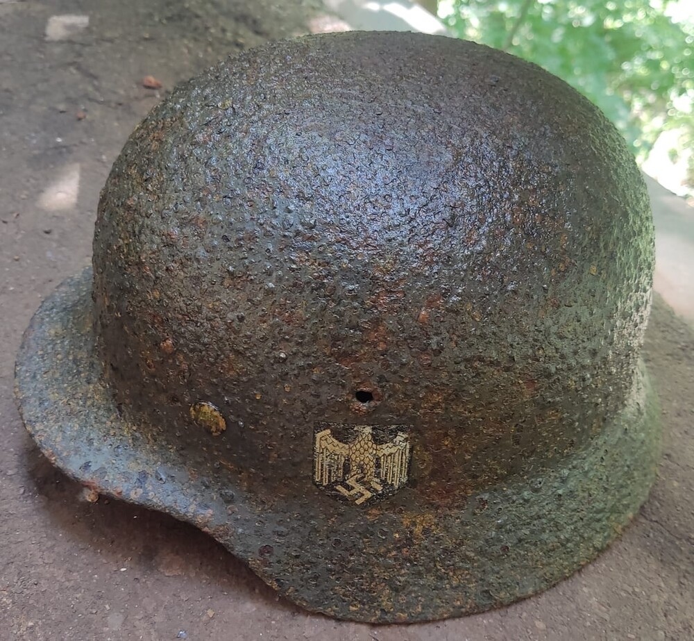 Wehrmacht helmet M40 / from Stalingrad