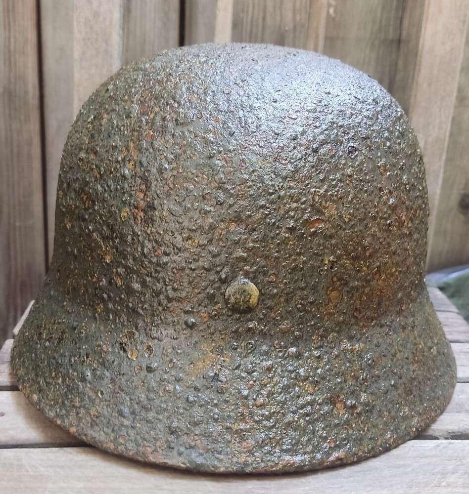 Wehrmacht helmet M40 / from Stalingrad