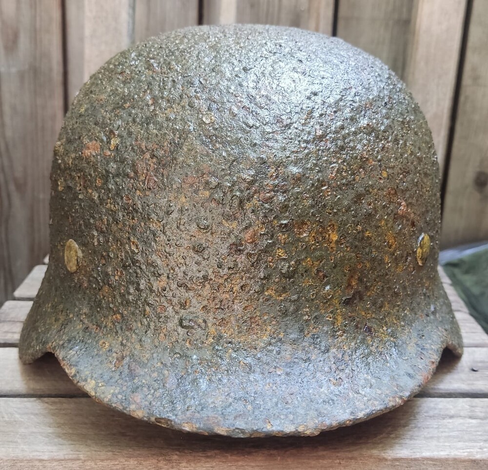 Wehrmacht helmet M40 / from Stalingrad