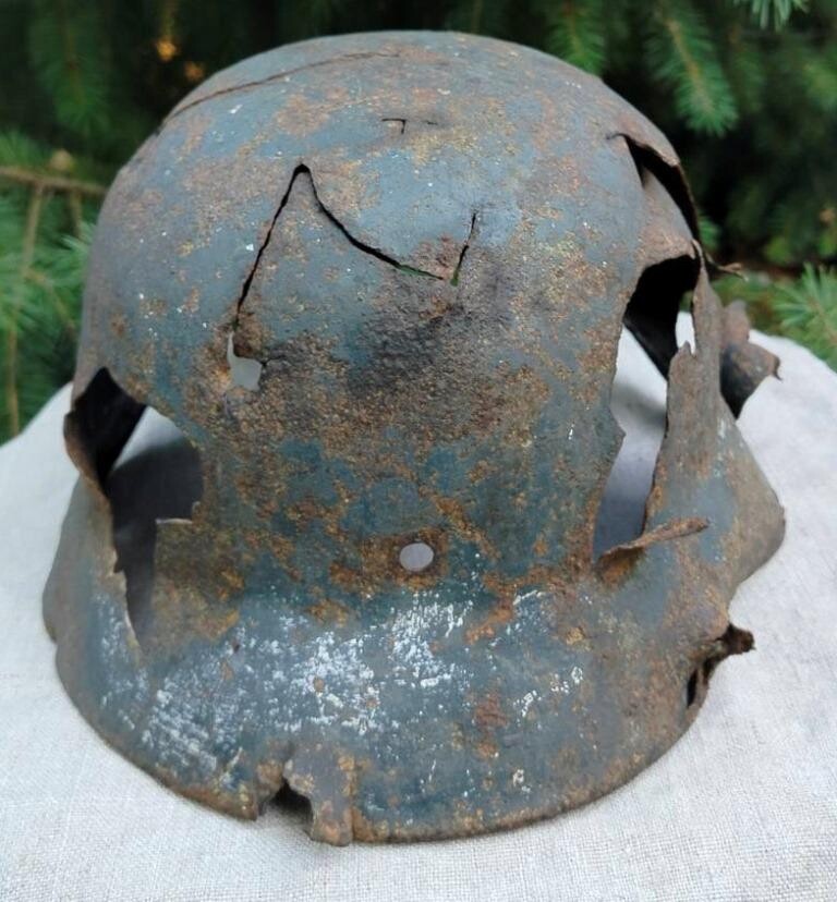 German helmet M40 / from Stalingrad 