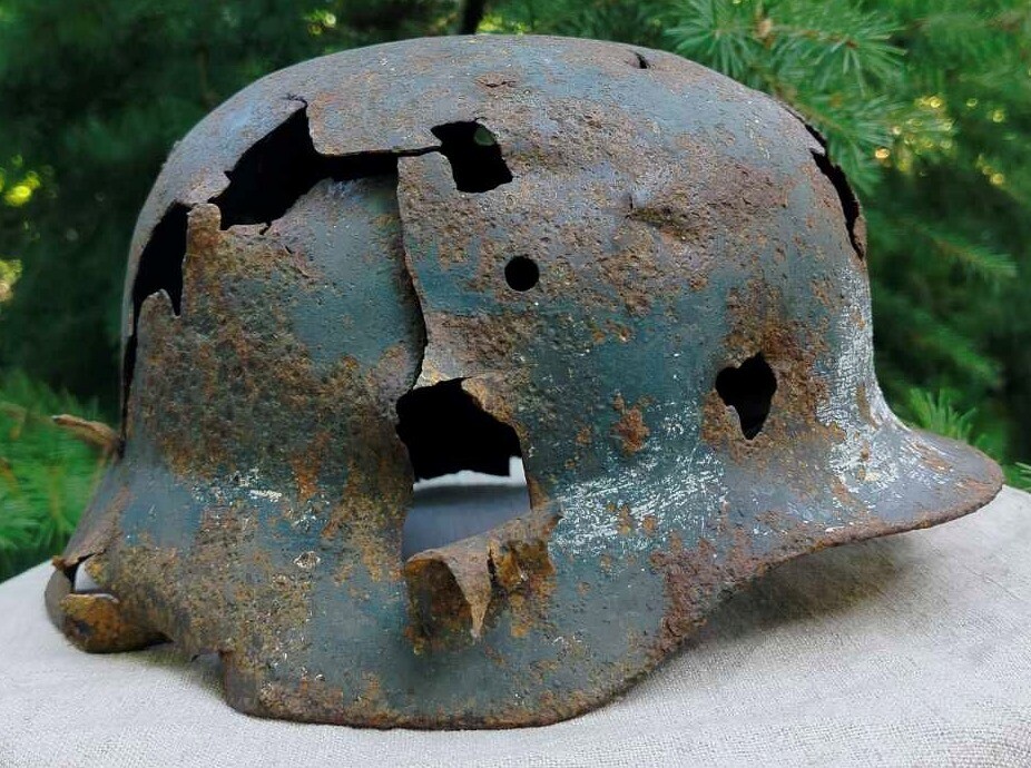 German helmet M40 / from Stalingrad 