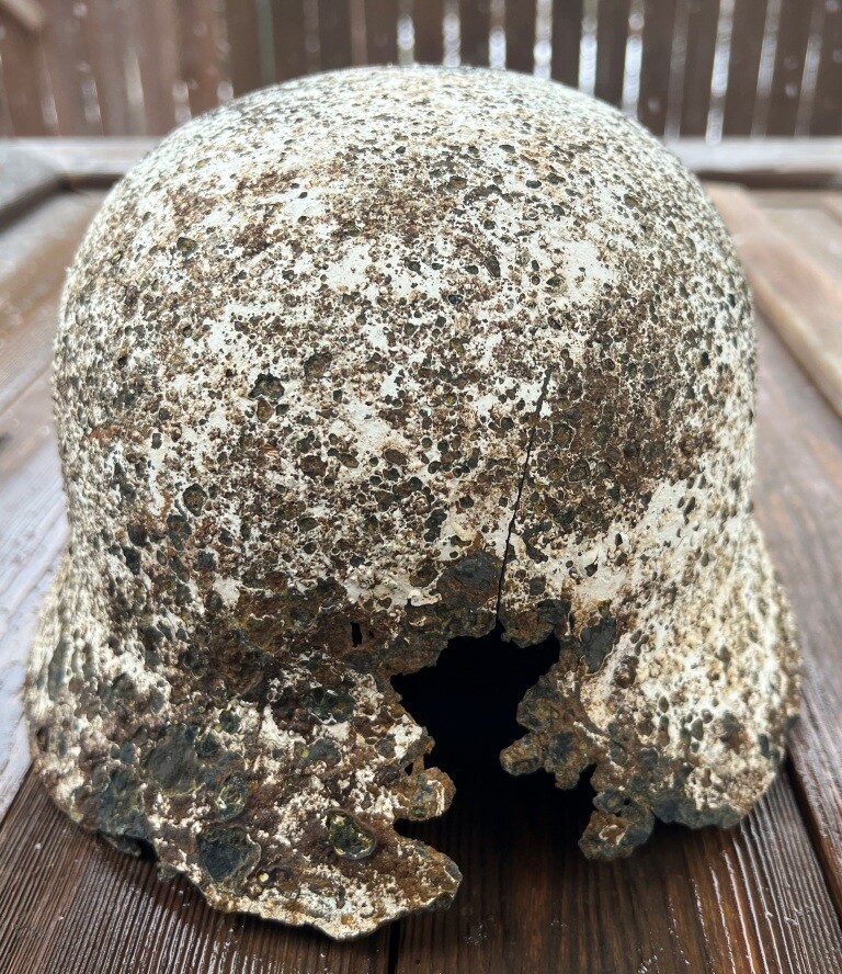 Winter camo German helmet M40 / from Stalingrad