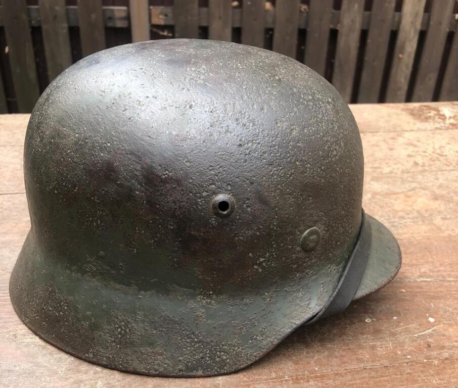 Wehrmacht helmet M35 / from Stalingrad