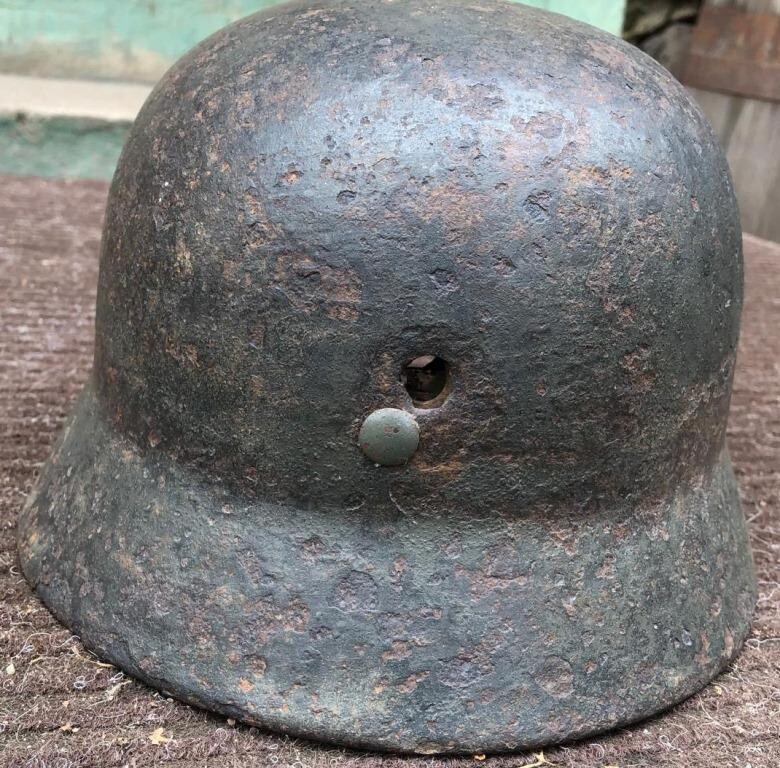 Wehrmacht helmet M35 / from Stalingrad