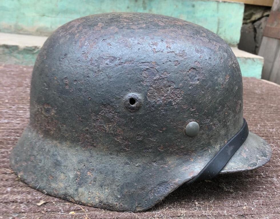 Wehrmacht helmet M35 / from Stalingrad