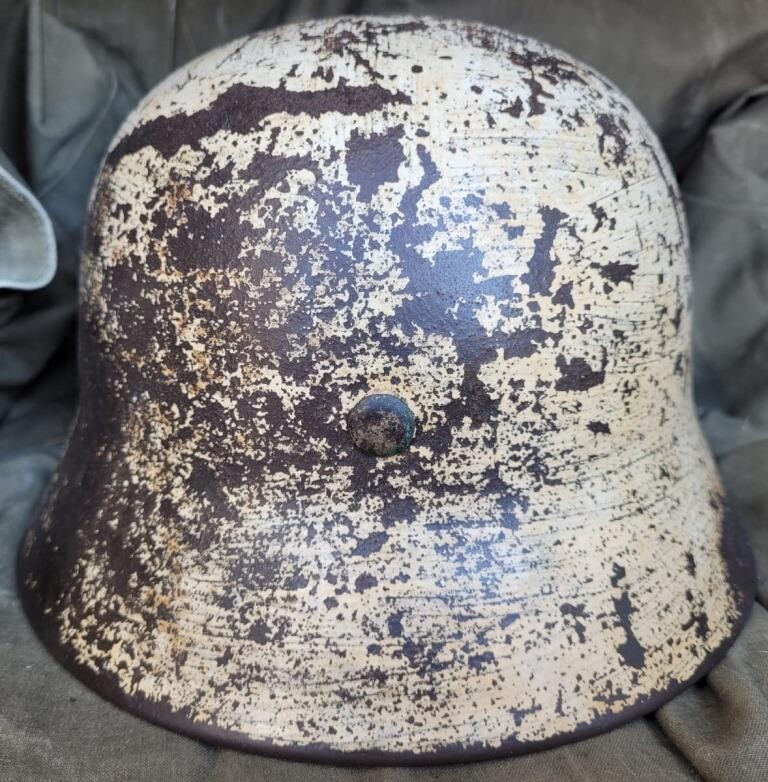 Wehrmacht winter camo helmet M40 / from Northern Karelia