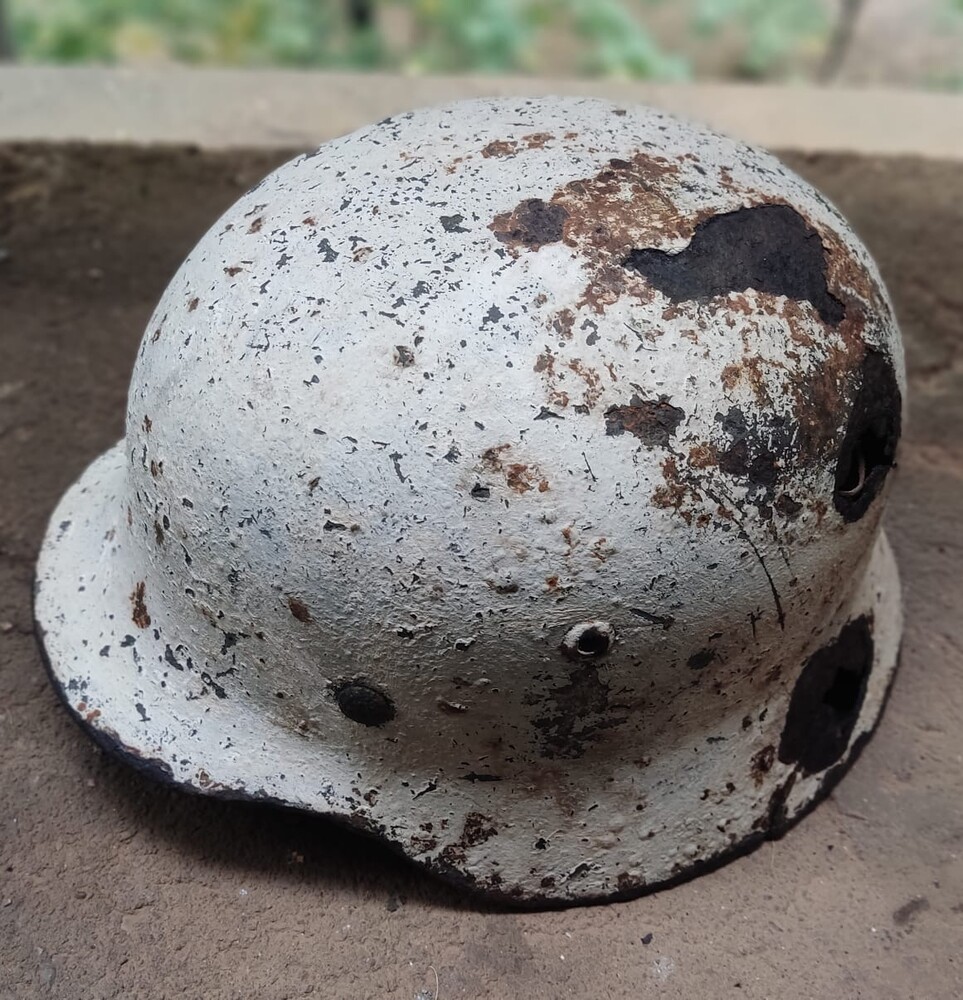 Winter camo Wehrmacht helmet M35 / from Leningrad