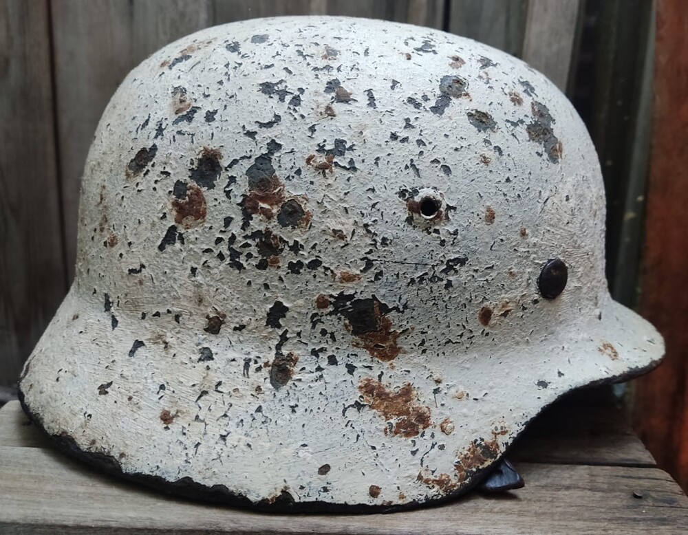 Winter camo Wehrmacht helmet M35 / from Leningrad