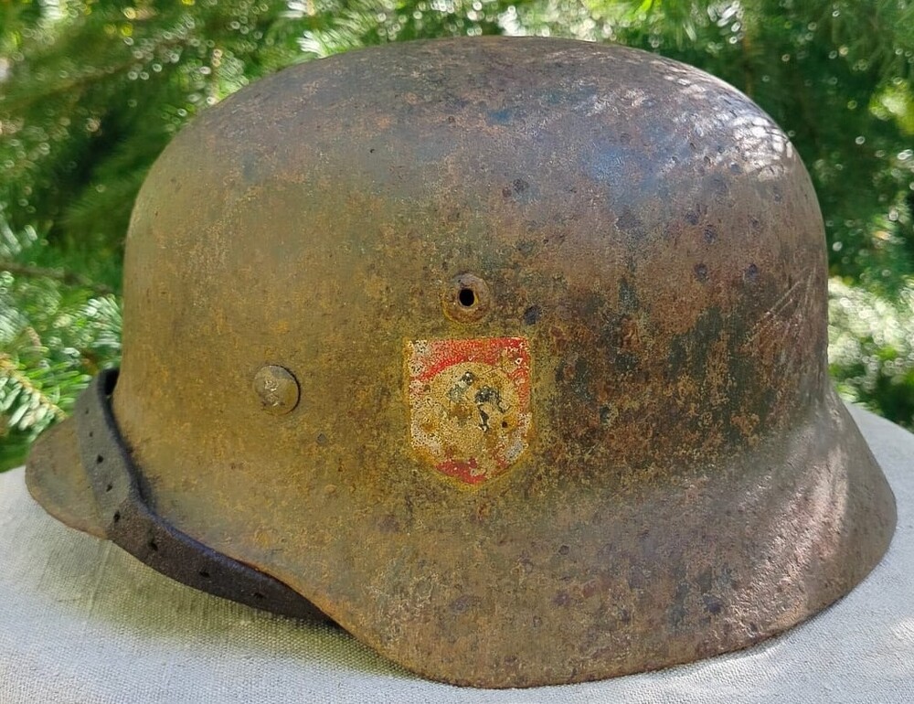 Waffen SS helmet M35 DD / from Novgorod