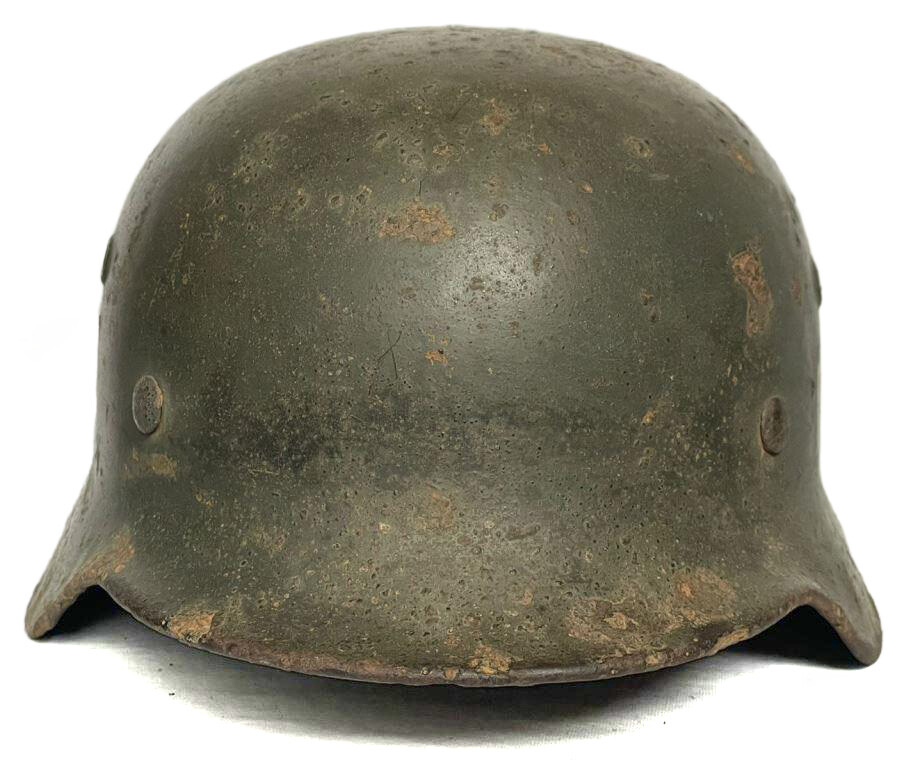 Wehrmacht helmet M40 / from Stalingrad