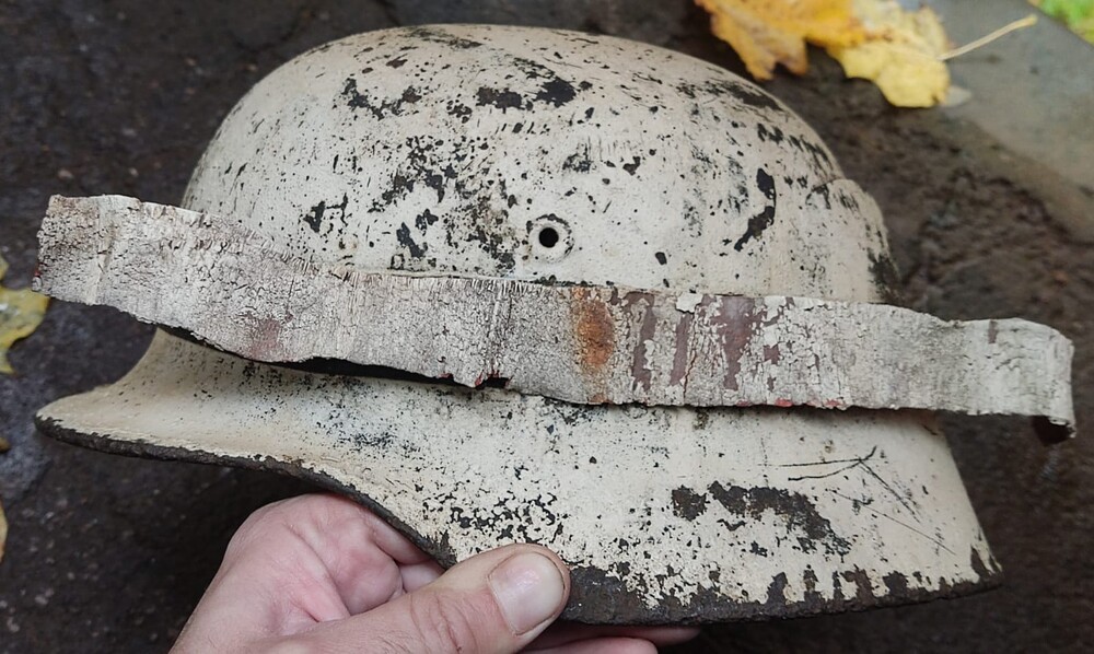 Winter camo Wehrmacht helmet M40 / from Stalingrad