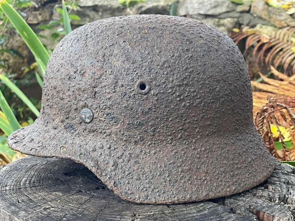 Waffen SS helmet M40 / from Rzhev