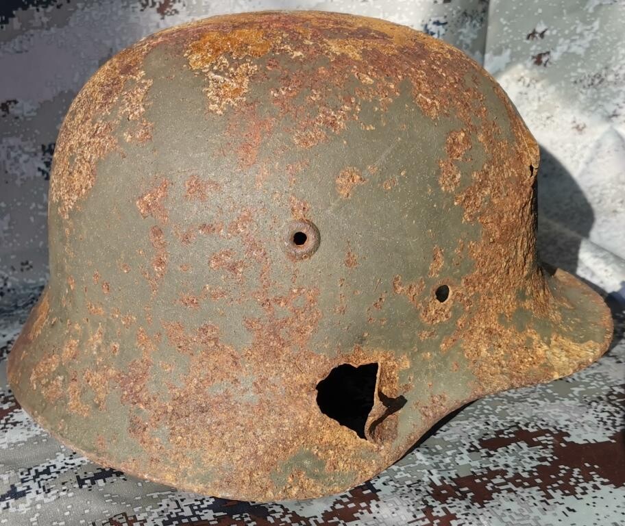 Wehrmacht helmet M40 / from Leningrad