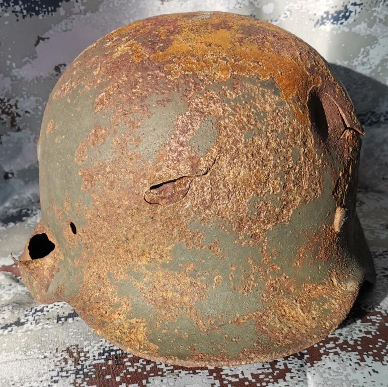 Wehrmacht helmet M40 / from Leningrad