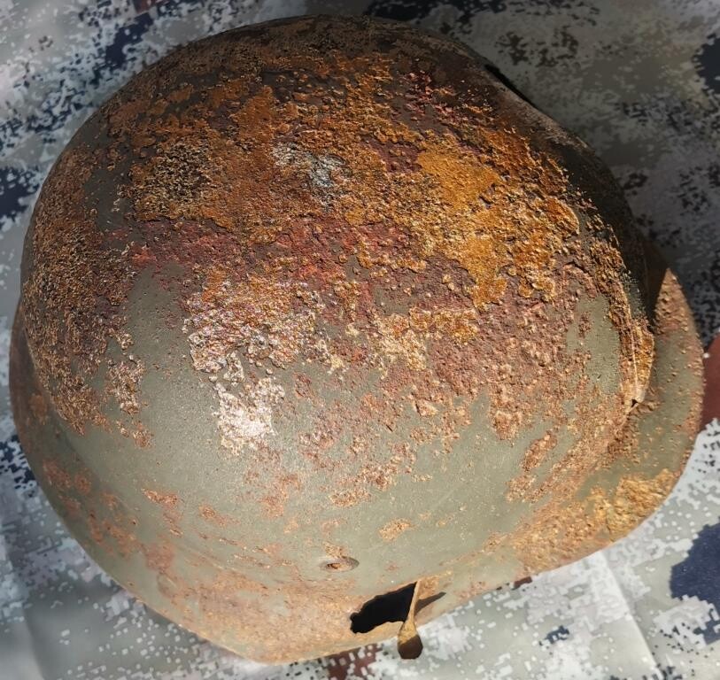 Wehrmacht helmet M40 / from Leningrad