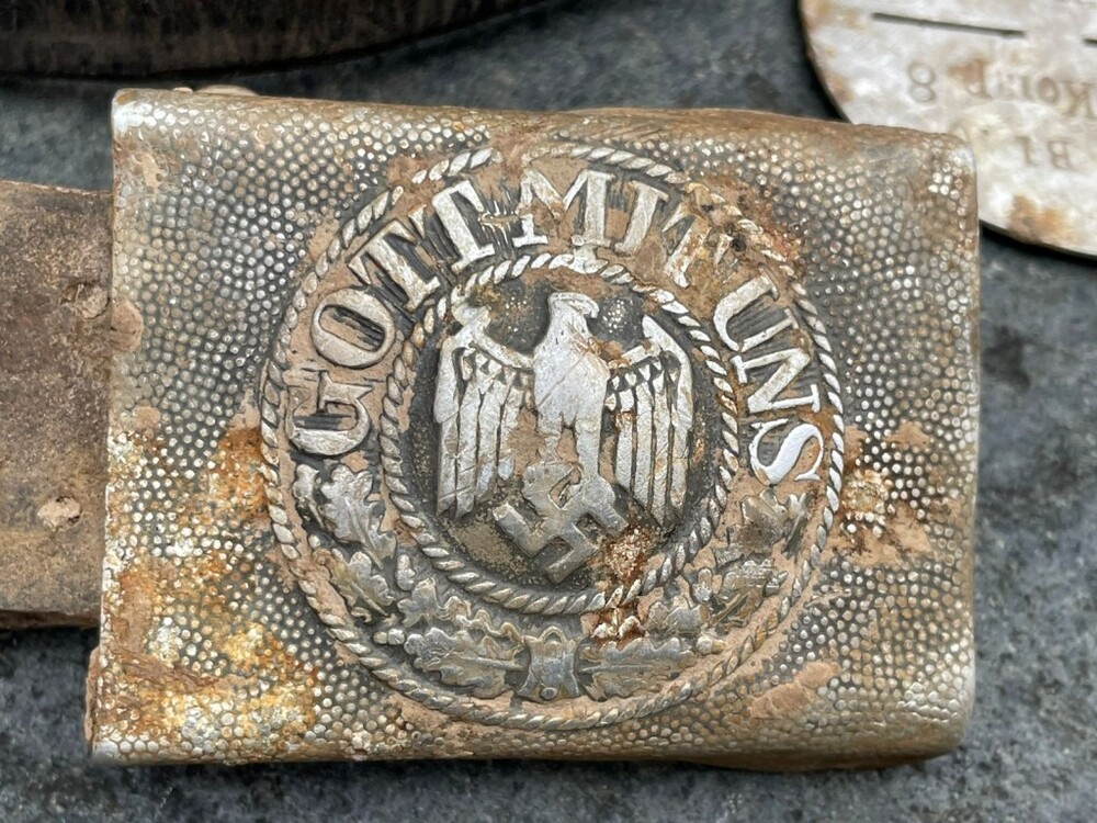 Wehrmacht belt with buckle "Gott mit Uns" + dogatag Nachsch.Ers.Komp.8