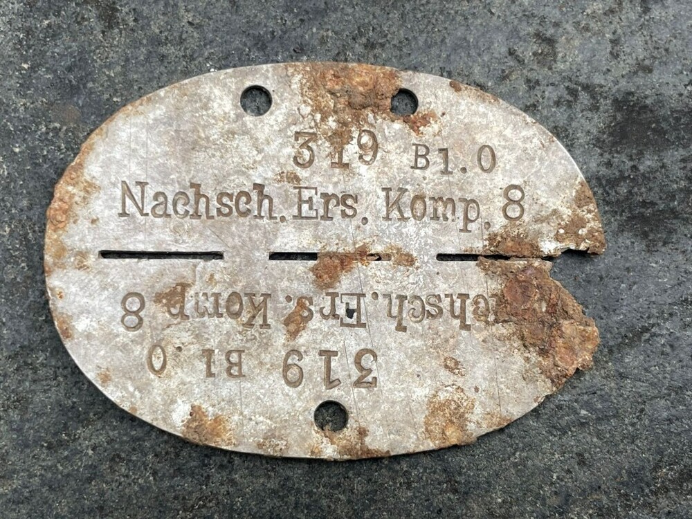 Wehrmacht belt with buckle "Gott mit Uns" + dogatag Nachsch.Ers.Komp.8