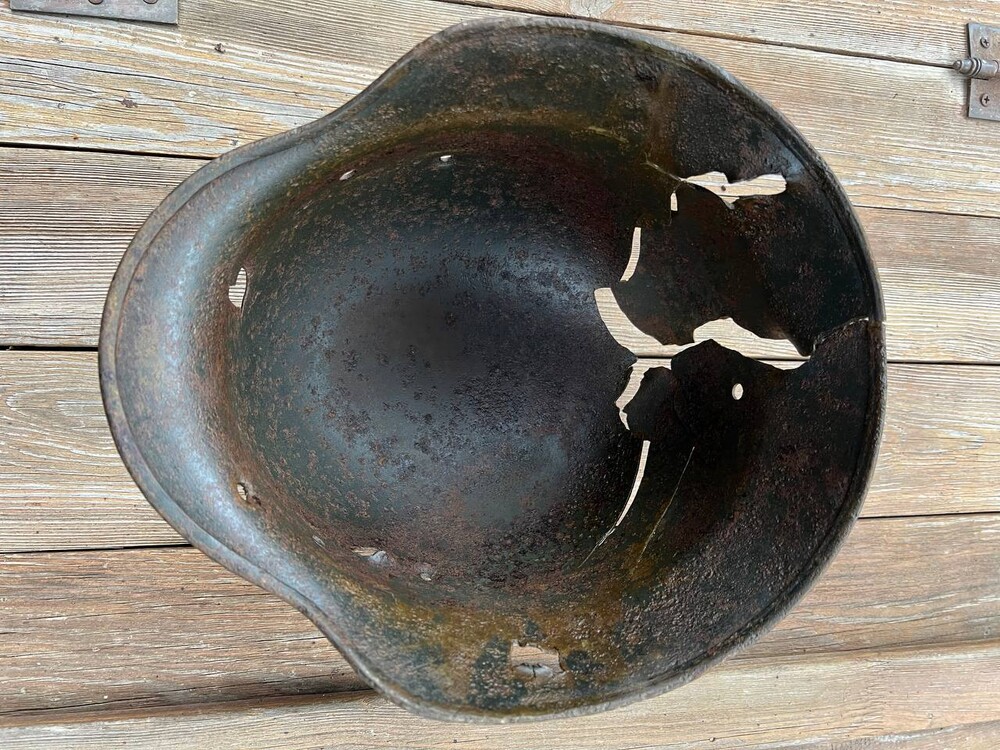 Wehrmacht helmet M40 / from Stalingrad