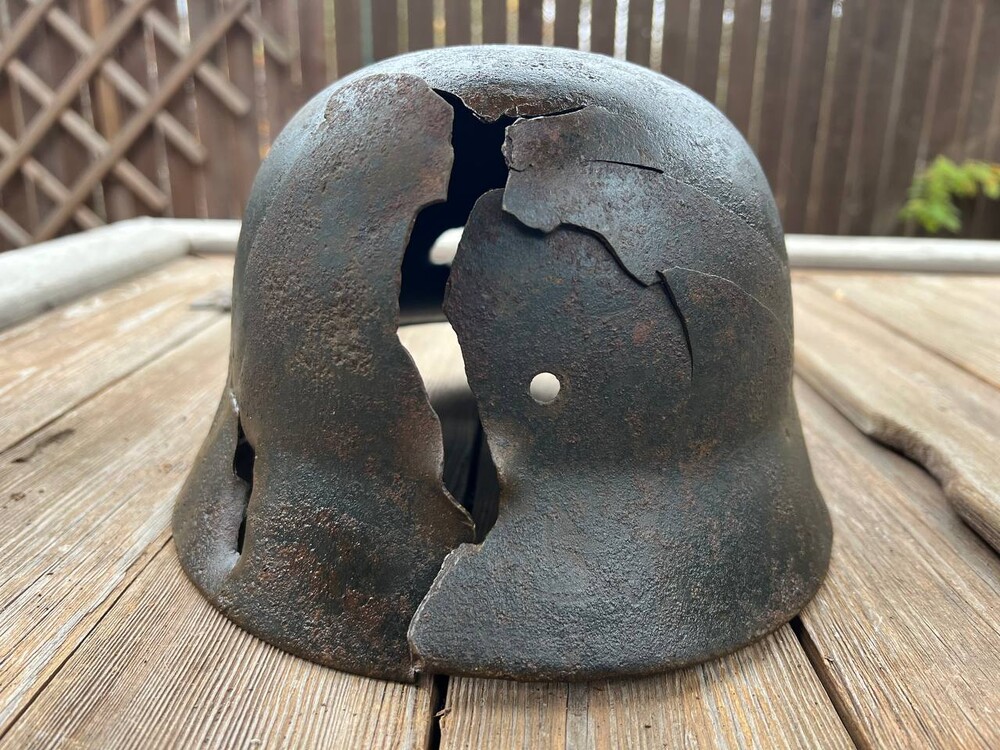 Wehrmacht helmet M40 / from Stalingrad