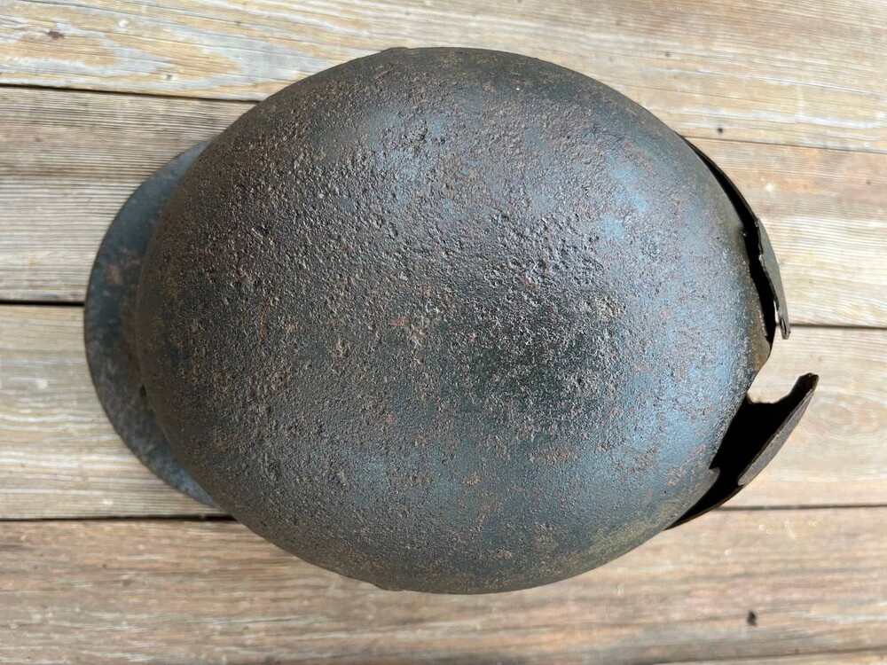 Wehrmacht helmet M40 / from Stalingrad