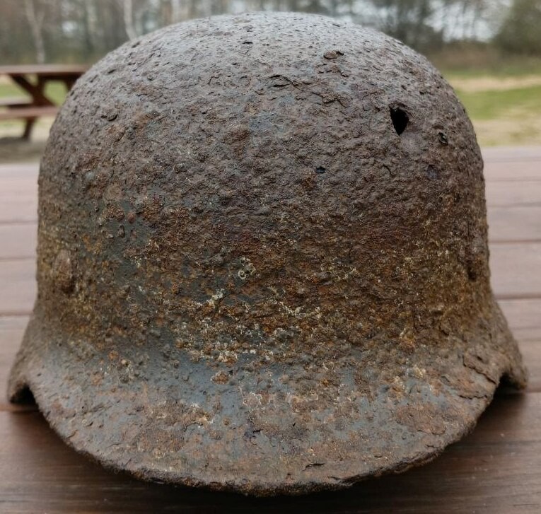 Wehrmacht helmet M40 / from Stalingrad