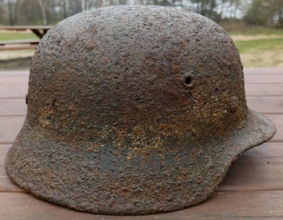 Wehrmacht helmet M40 / from Stalingrad