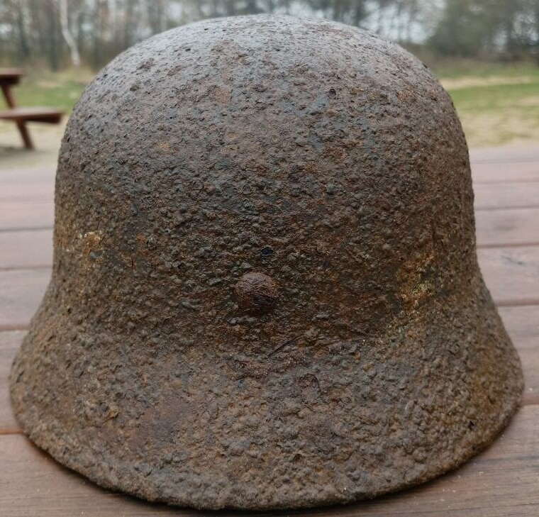 Wehrmacht helmet M40 / from Stalingrad