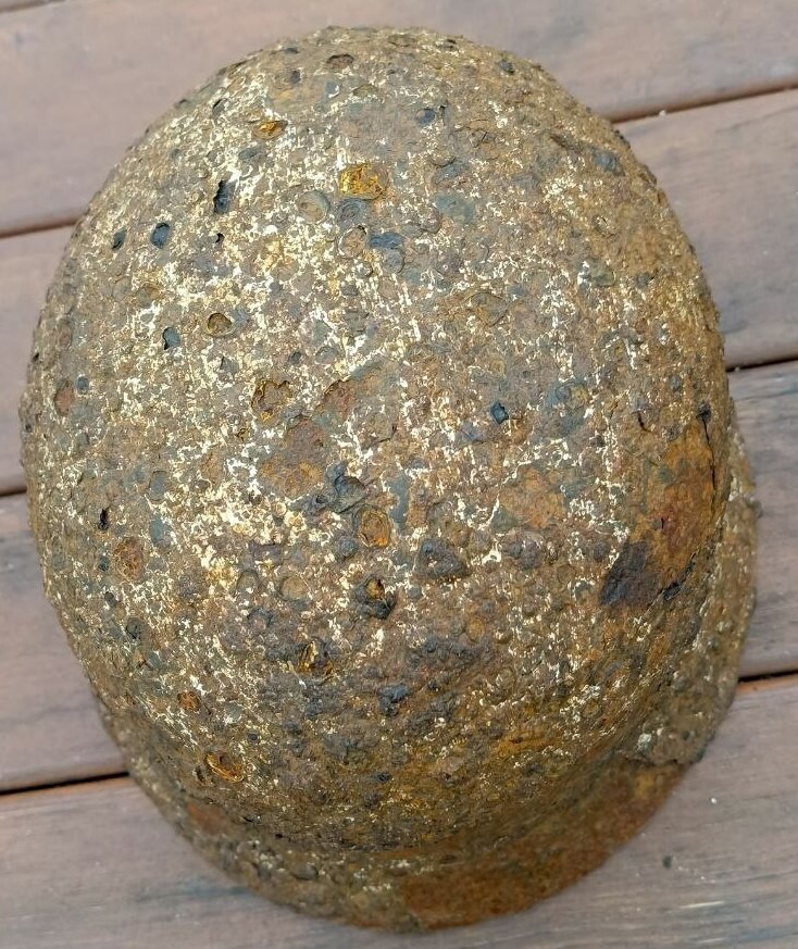 Wehrmacht helmet M40 / from Stalingrad