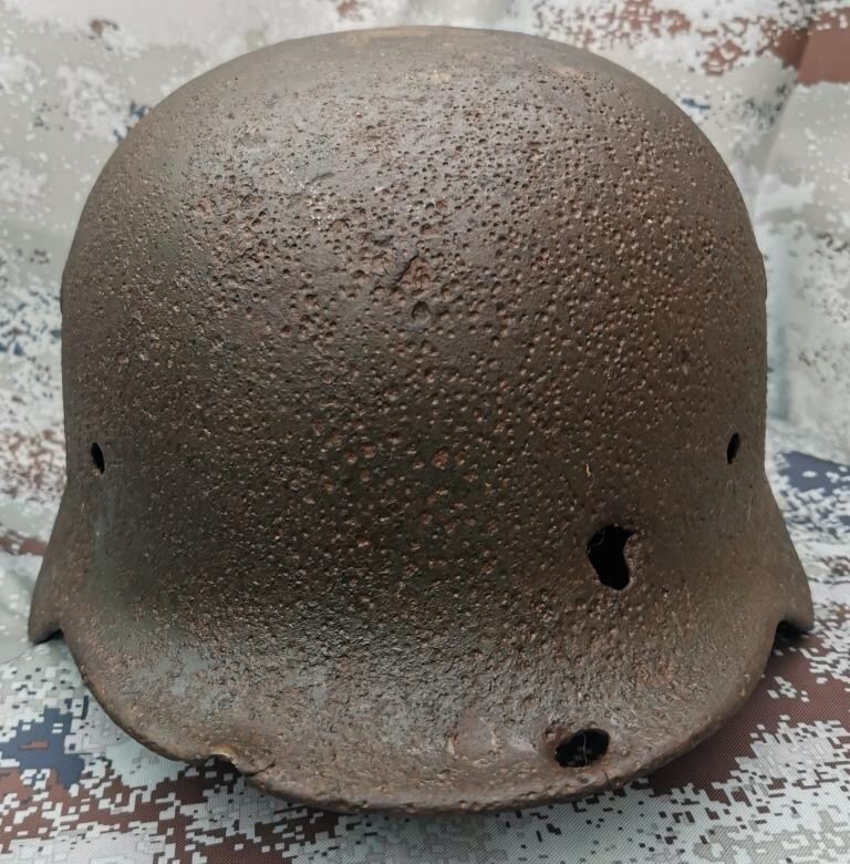 Wehrmacht helmet M40 / from Stalingrad