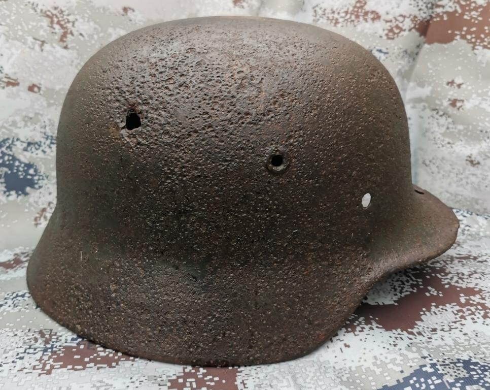 Wehrmacht helmet M40 / from Stalingrad