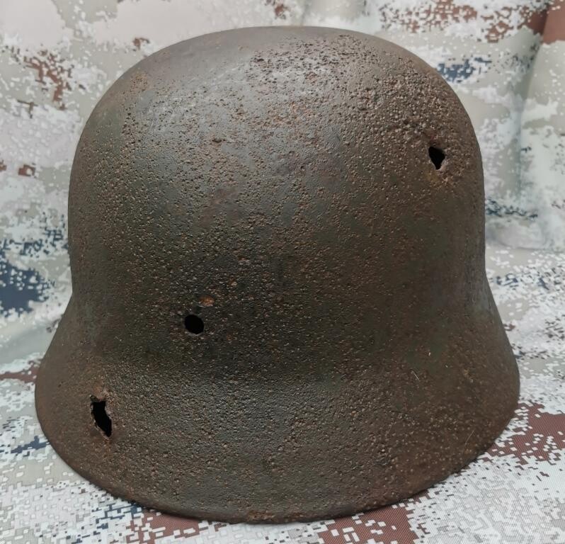 Wehrmacht helmet M40 / from Stalingrad