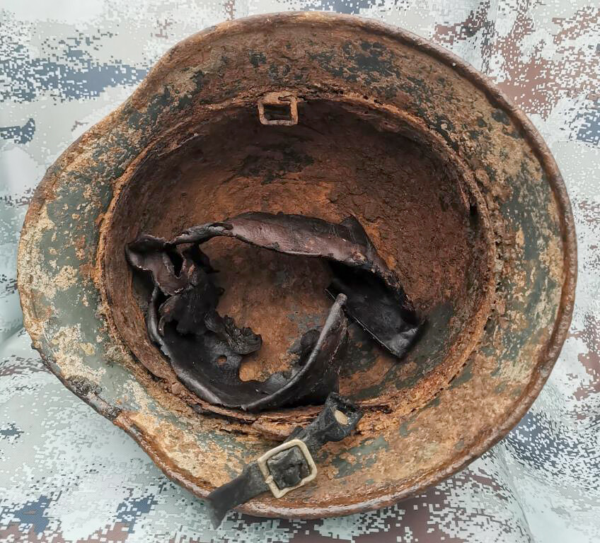 Wehrmacht helmet M40 and Weimar belt / from Stalingrad