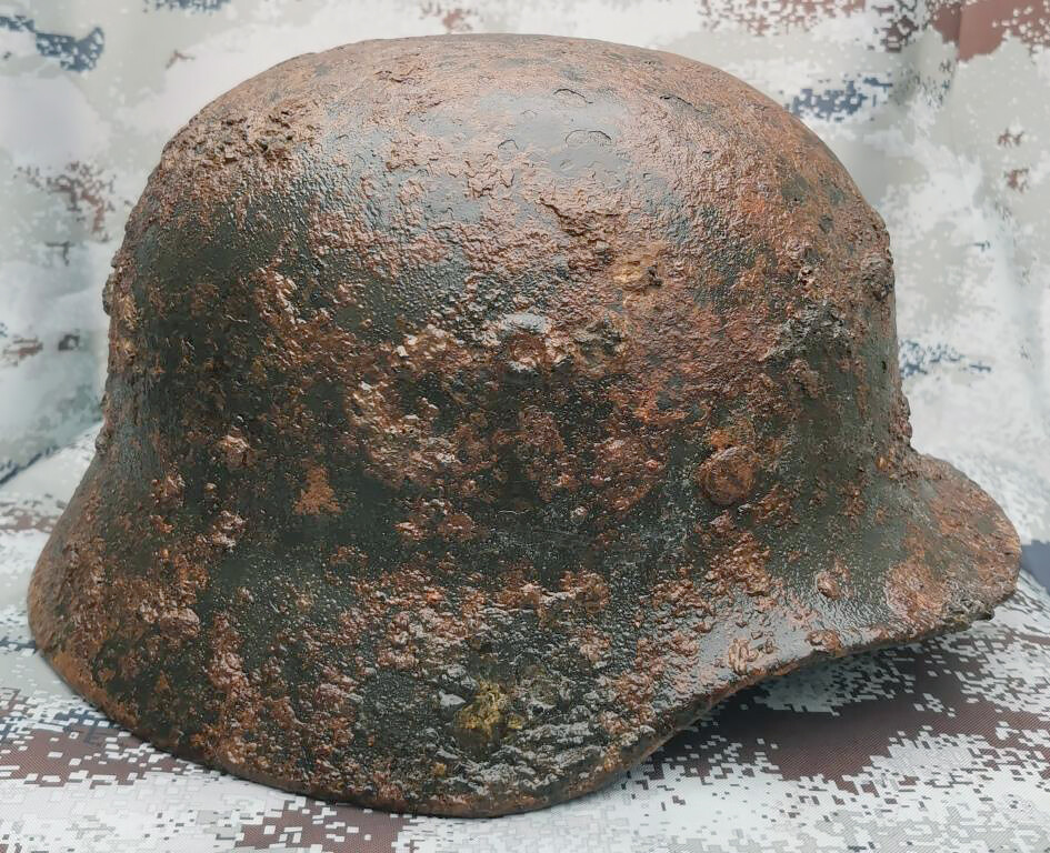 Wehrmacht helmet M40 and Weimar belt / from Stalingrad