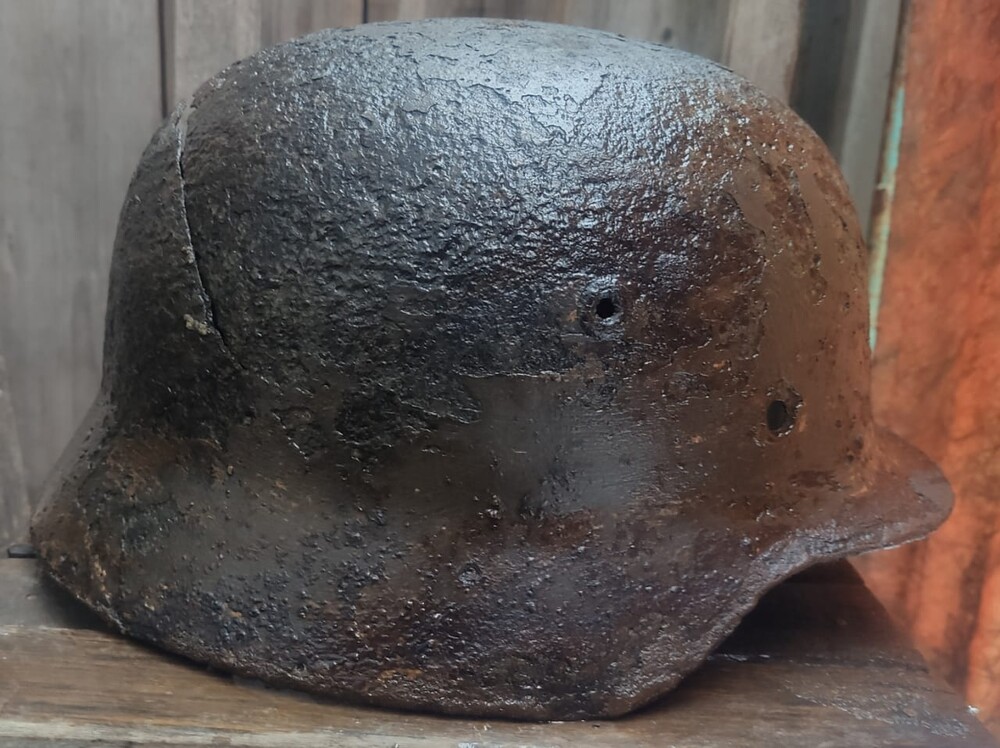 Wehrmacht helmet M40 / from Leningrad